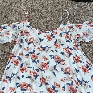 Flowy Abercrombie cut out shoulder tank